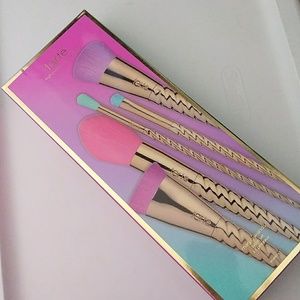TARTE UNICORN MAGIC WAND set...